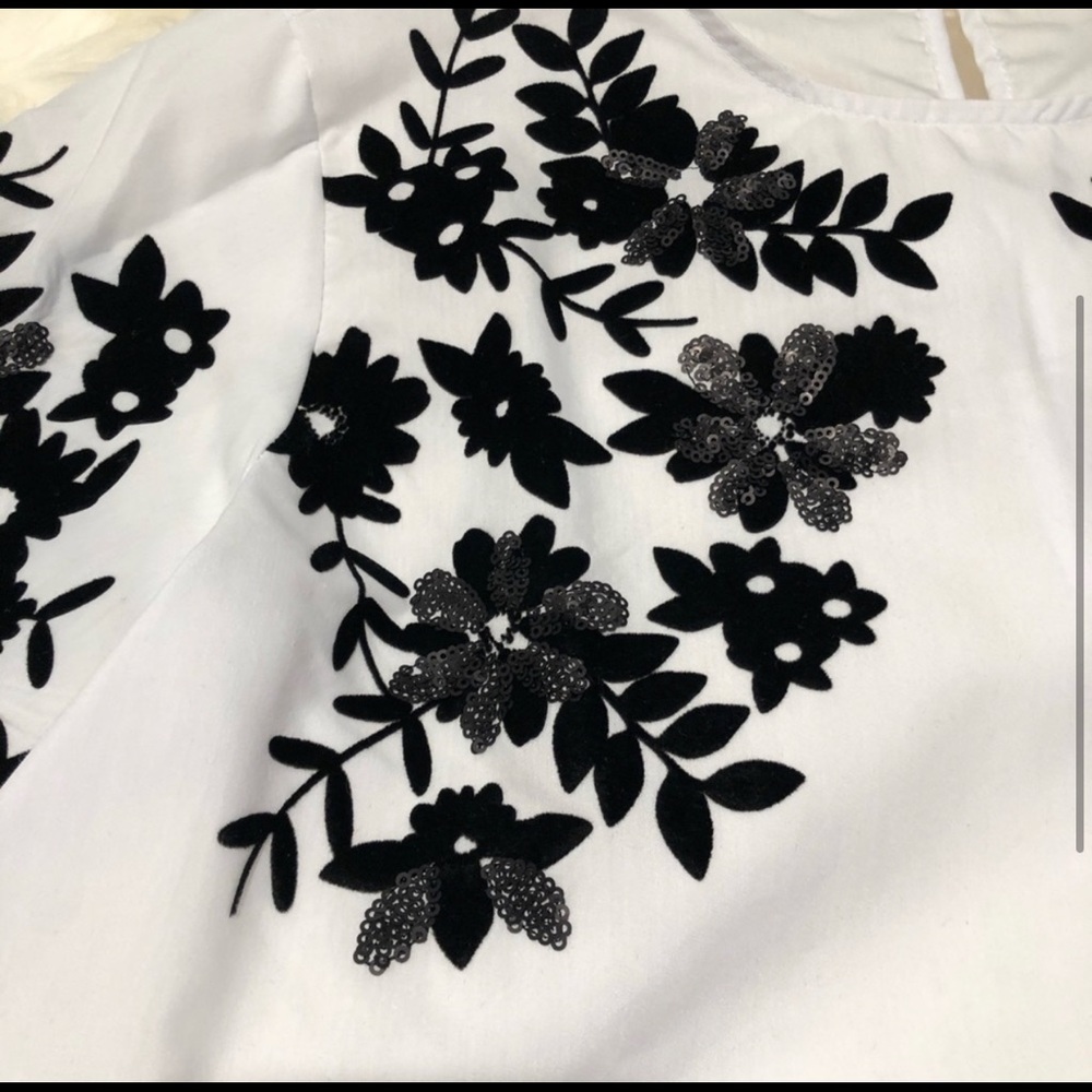 Zara-white bell sleeves white shirt with black sequin & velvet embroidery xs NWT - Picture 3 of 7